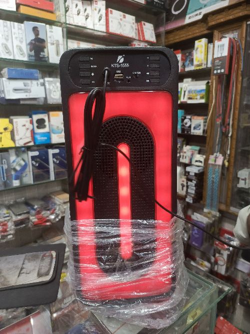 Wireless speaker iska sath mic bi hai or 4*2 inh