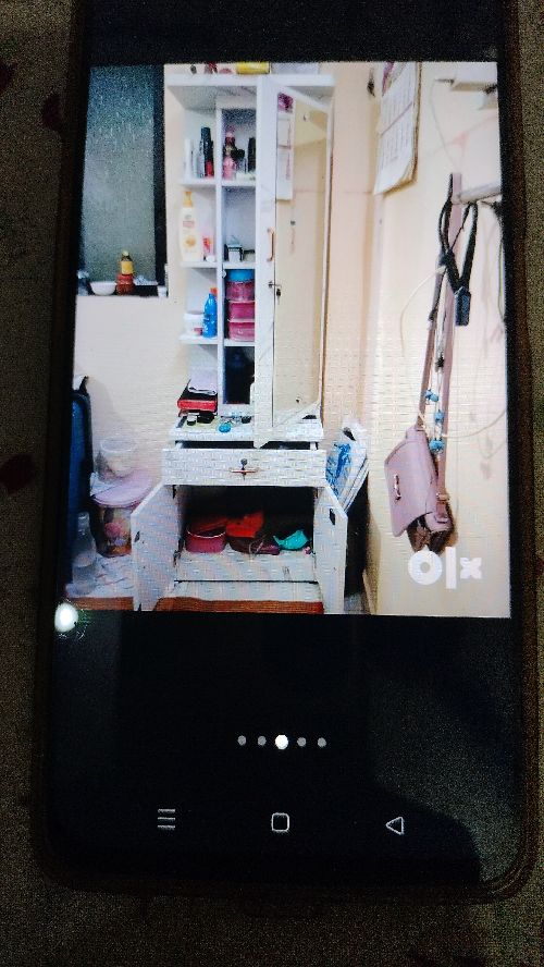 I buy six months ago dressing table it's a new