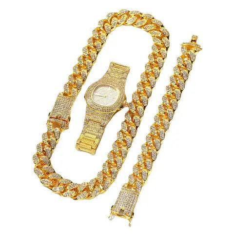 Rendez vous belle avec nous montrer et collier
