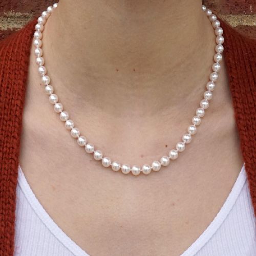 Necklace pearls