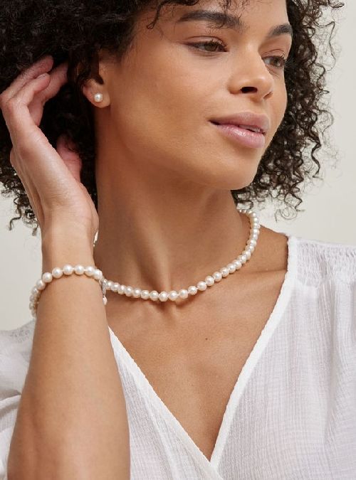 Necklace pearls