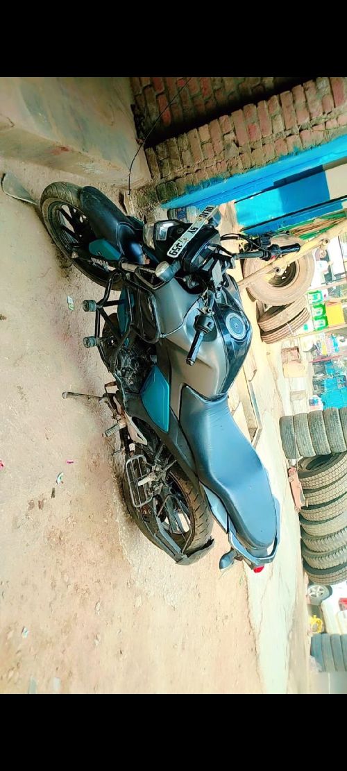 Yamaha fzs v3 top model abs में है,गाड़ी में कोई