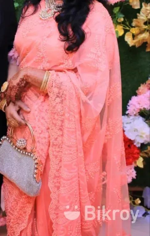 শাড়ি বিক্রি করা হবে, একবার শুধু ৩-৪ ঘন্টার জন্যে পরা