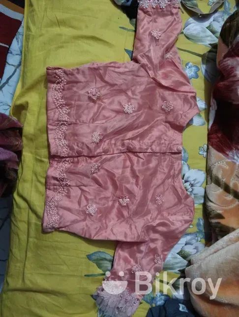 শাড়ি বিক্রি করা হবে, একবার শুধু ৩-৪ ঘন্টার জন্যে পরা