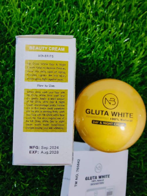 • Material: Cream • Texture: Smooth • Skin Types: All