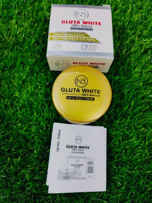 • Material: Cream • Texture: Smooth • Skin Types: All