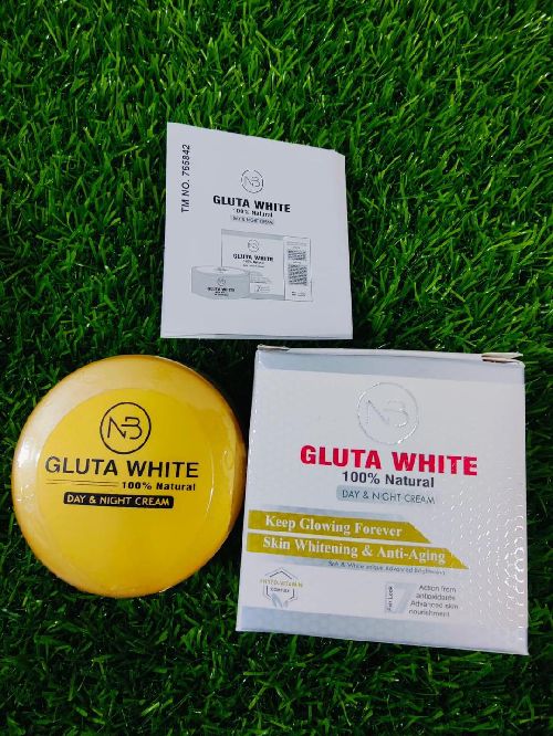 • Material: Cream • Texture: Smooth • Skin Types: All