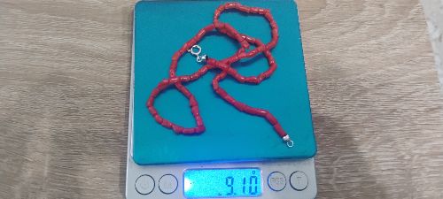 Collana in corallo rosso a cannettine, montata in argento 925