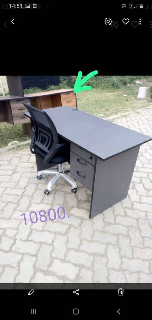 Office desk and chairs Siz 1.2 meters