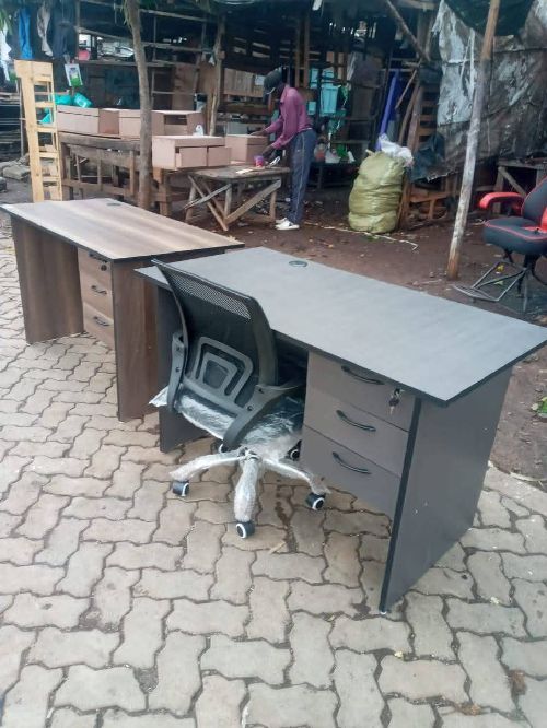 Office desk and chairs Siz 1.2 meters