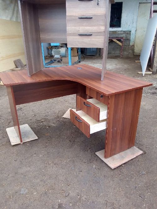 Office desk and chairs Siz 1.2 meters