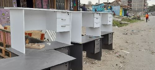 Office desk and chairs Siz 1.2 meters