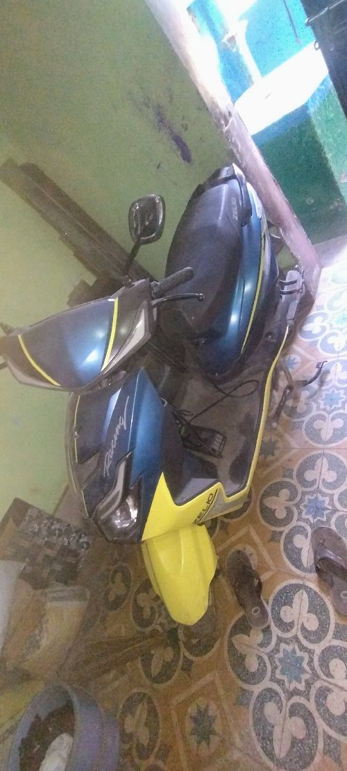 Zelio battery scooty