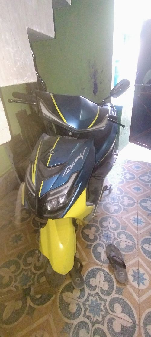 Zelio battery scooty