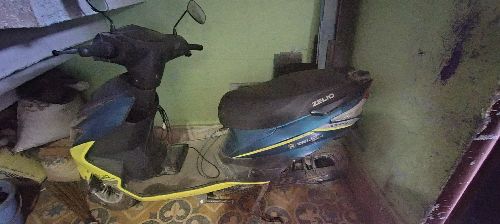 Zelio battery scooty