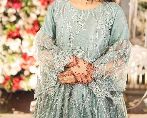 Colour:ice green Fabric:Net Long flare maxi with can can