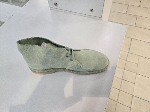 Desert Clarks size 9