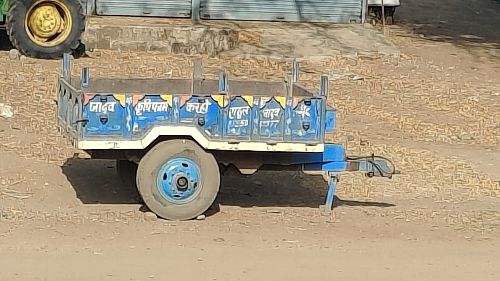 Tractor ki trolly bechna he Good condition me he
