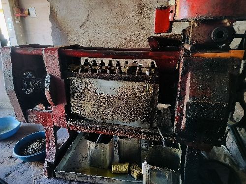 Oil Expaler machine 9 volt (5.5) 25 HP motor +