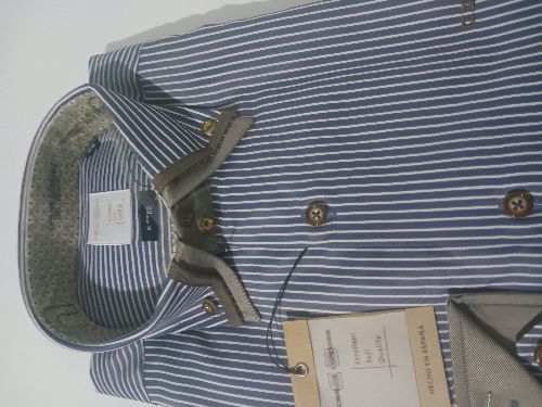 Camisa nova homem com itiqueta muito confortável.