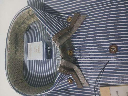 Camisa nova homem com itiqueta muito confortável.