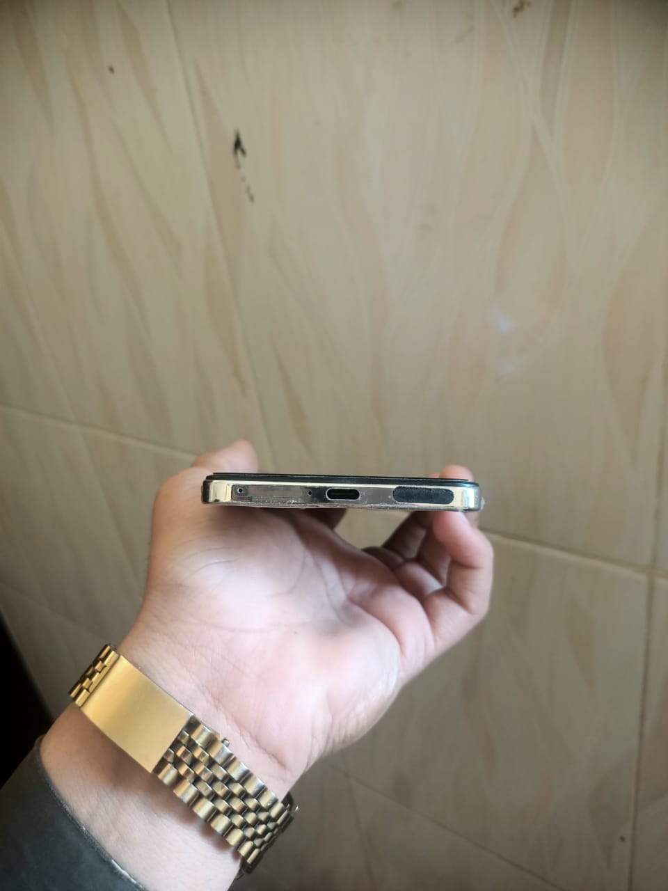 VIVO Y 200 8+8/256 box is not condition 10/10
