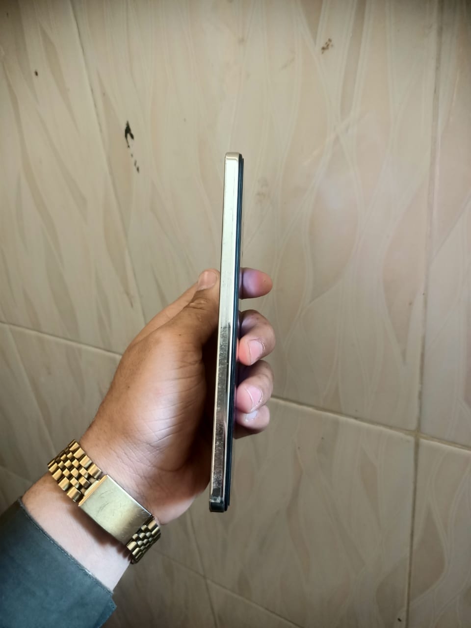 VIVO Y 200 8+8/256 box is not condition 10/10