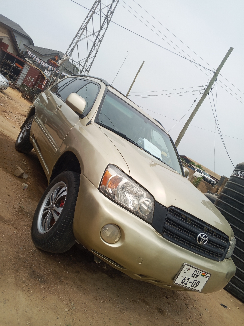 KESSE GIANT AUTOMOBILE 0204380506... Very neat Toyota Highlander, small engine