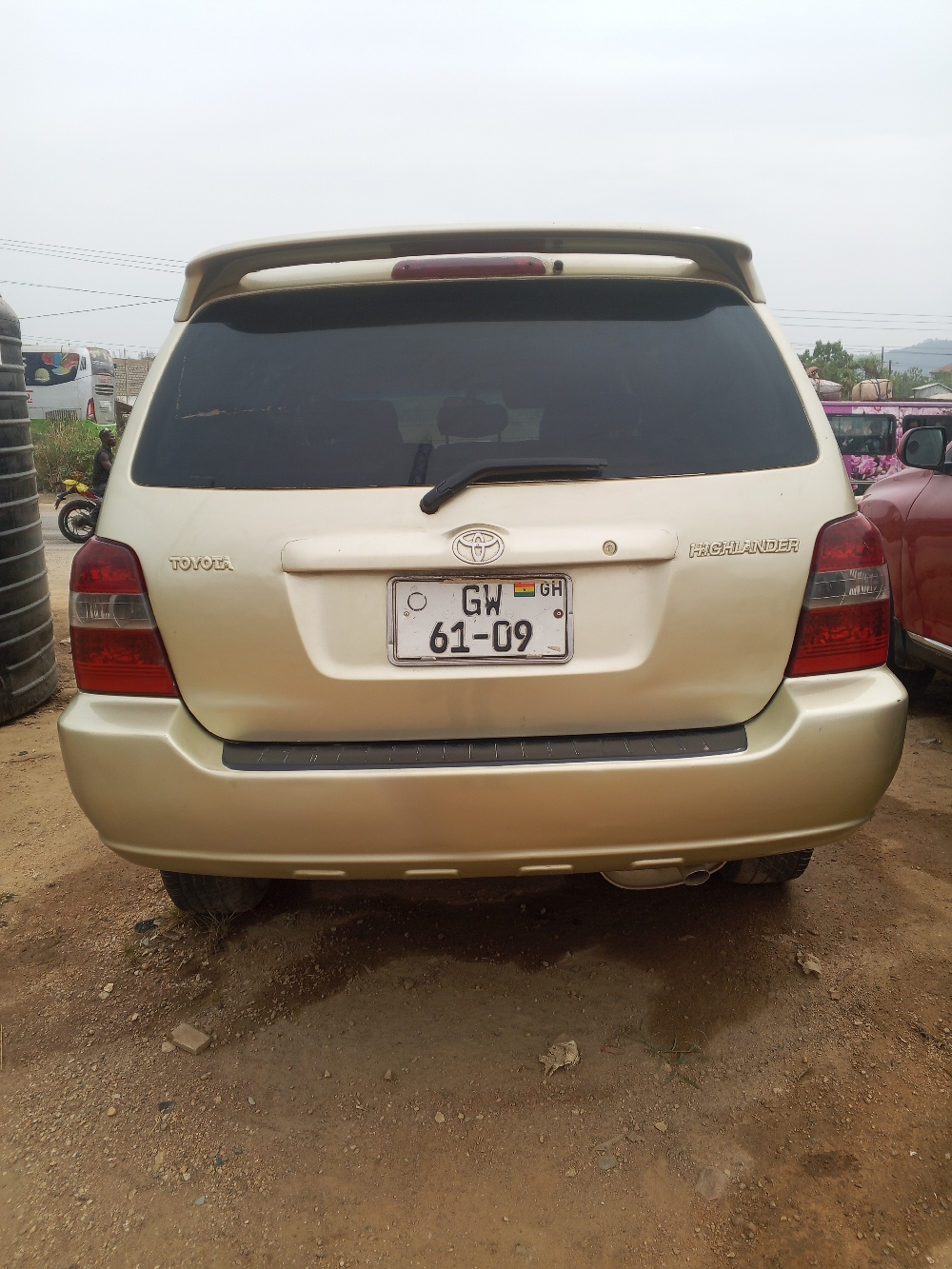 KESSE GIANT AUTOMOBILE 0204380506... Very neat Toyota Highlander, small engine