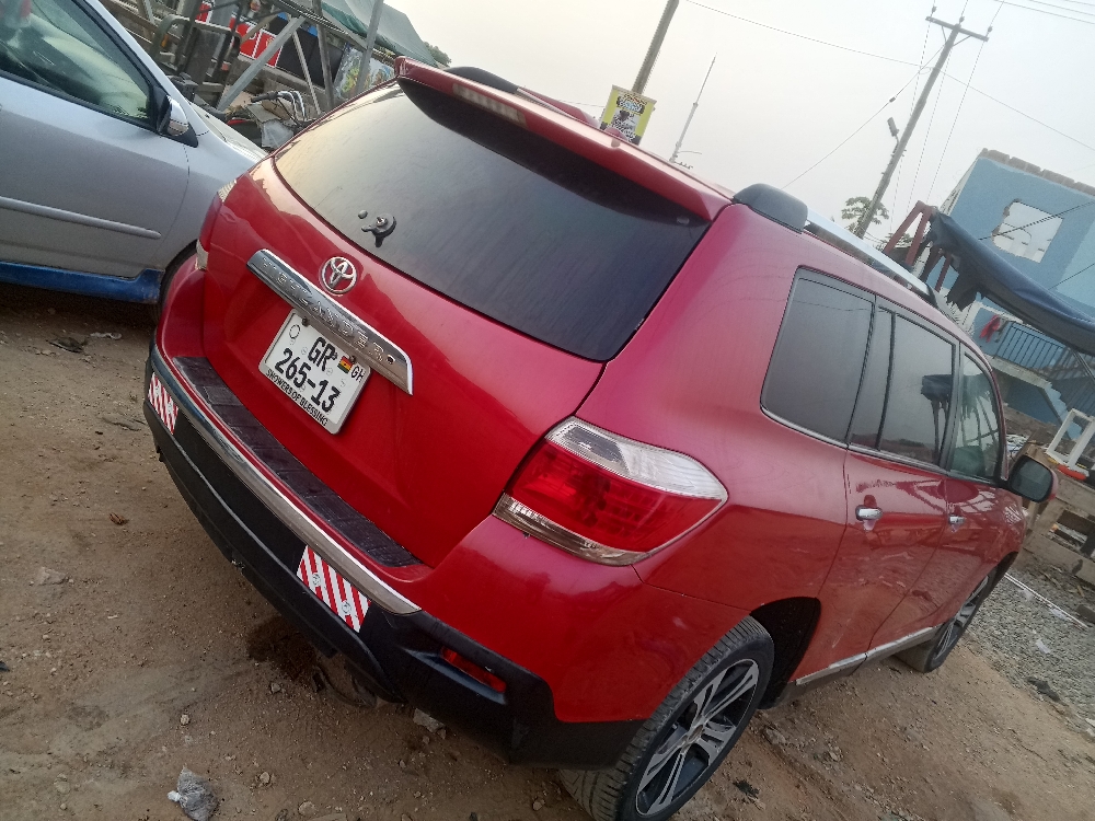 KESSE GIANT AUTOMOBILE 0204380506 ... Super Neat Toyota Highlander for