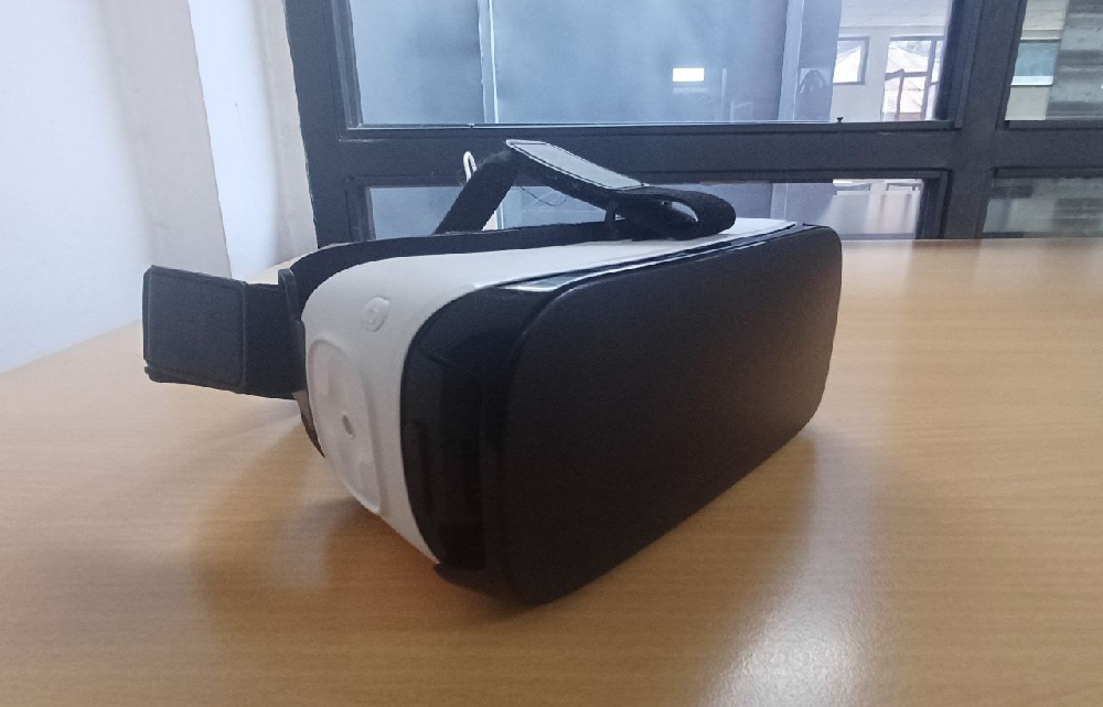 Product: Oculus Gear VR – Virtual Reality Headset for Samsung