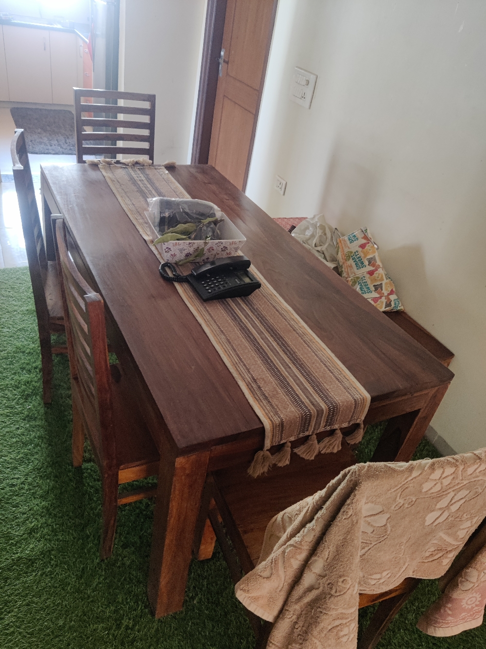Lg washing machine, king size bed,6 sitting dining table