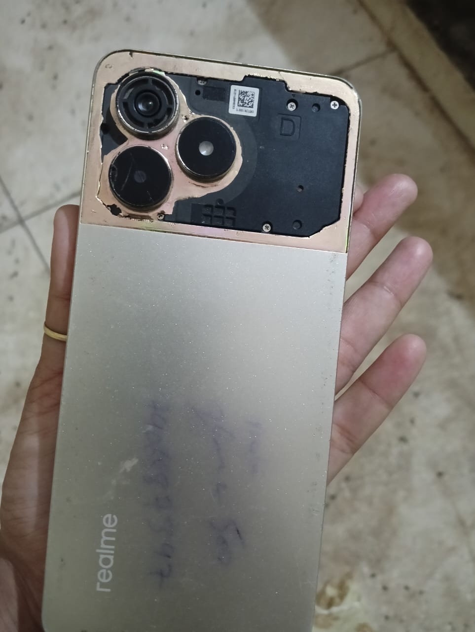 Realme c53 back camera and back panel kharab h baki