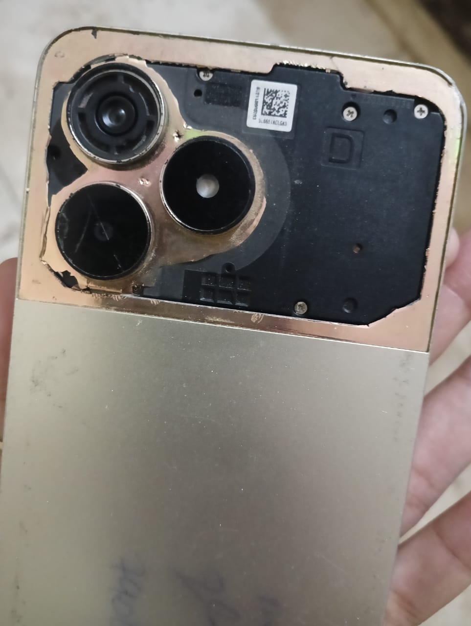 Realme c53 back camera and back panel kharab h baki