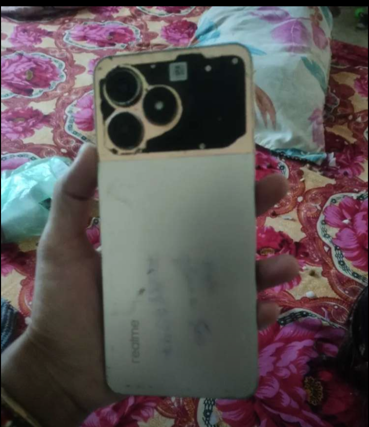 Realme c53 back camera and back panel kharab h baki