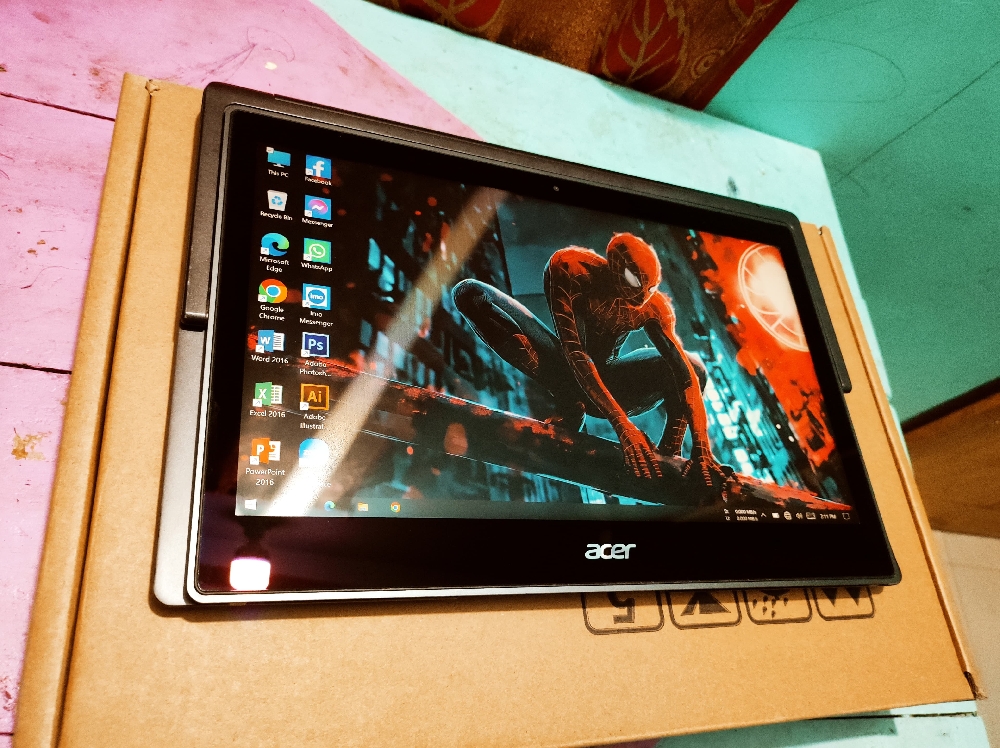 Acer aspire r7-371t. Touch screen Folded Ram: 4gb Processor: intel