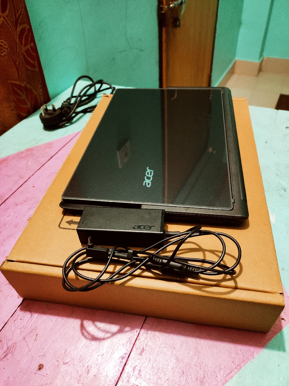 Acer aspire r7-371t. Touch screen Folded Ram: 4gb Processor: intel