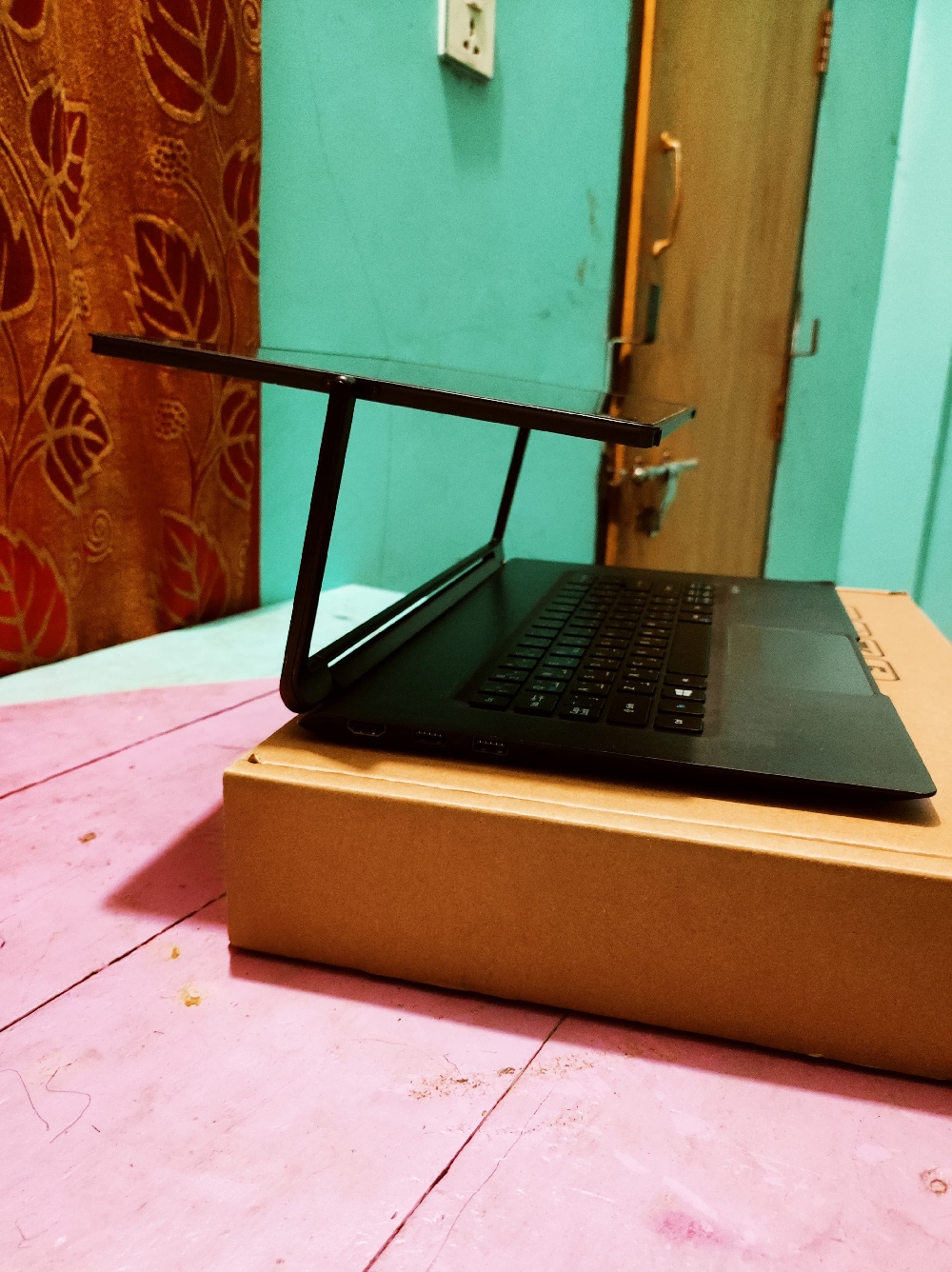 Acer aspire r7-371t. Touch screen Folded Ram: 4gb Processor: intel