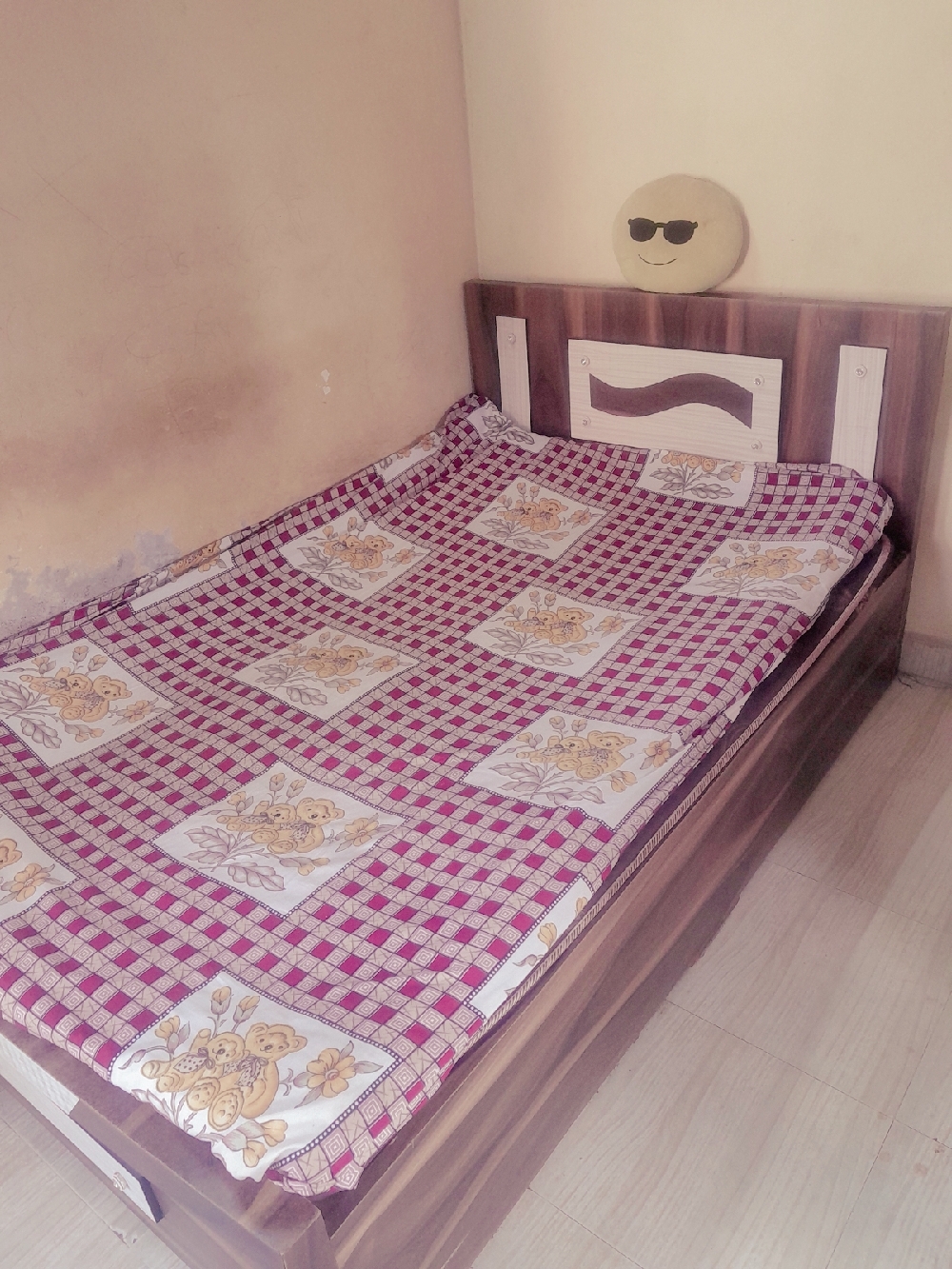 4×6 double size bed with huge storage box in it
