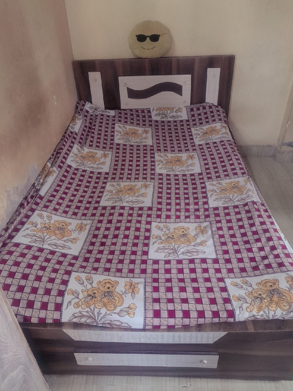 4×6 double size bed with huge storage box in it