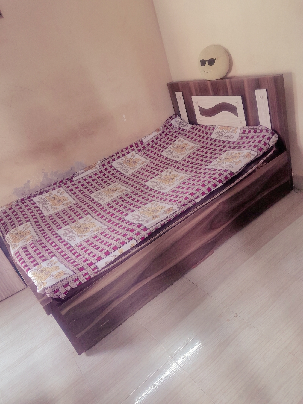 4×6 double size bed with huge storage box in it
