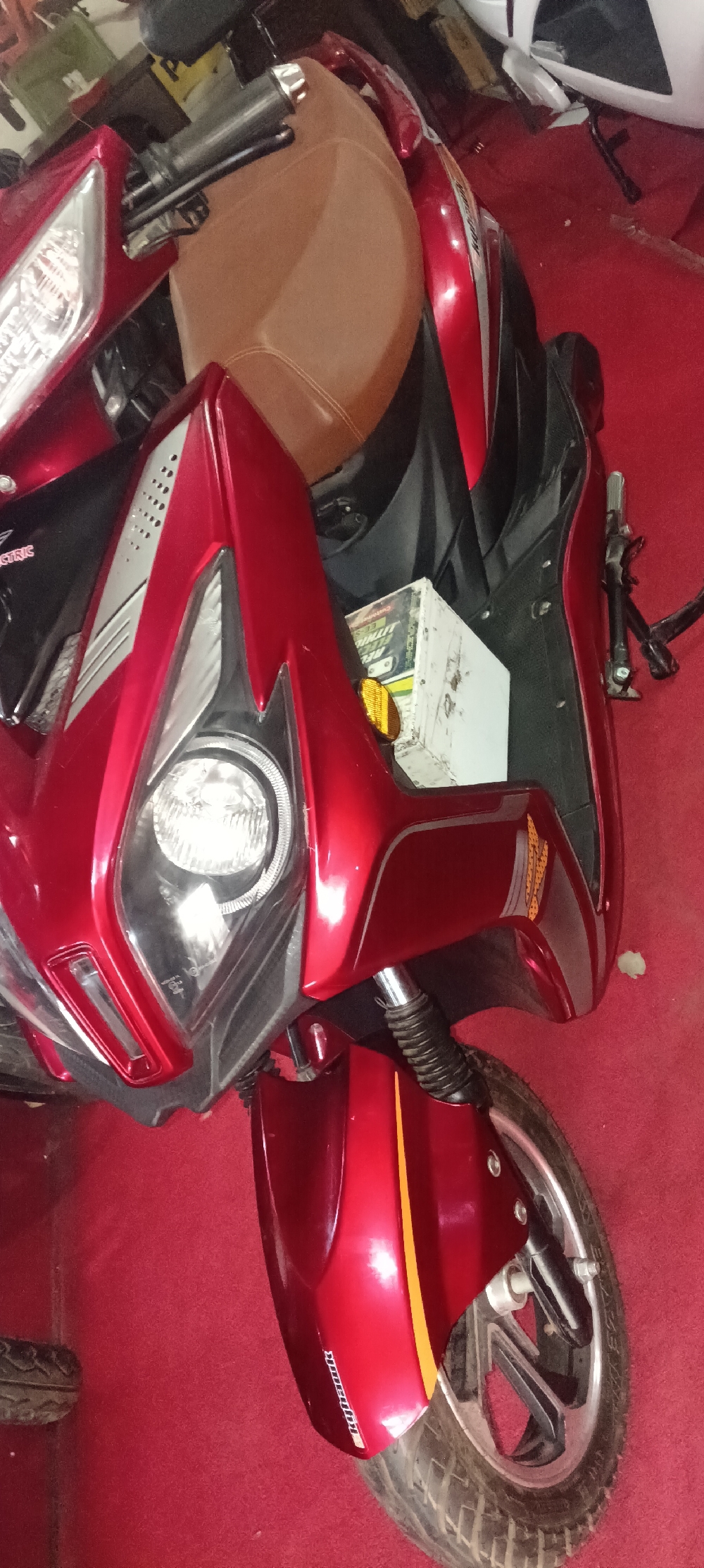 Electric scuty Lithium battery 4 year warranty 3 sarvice free