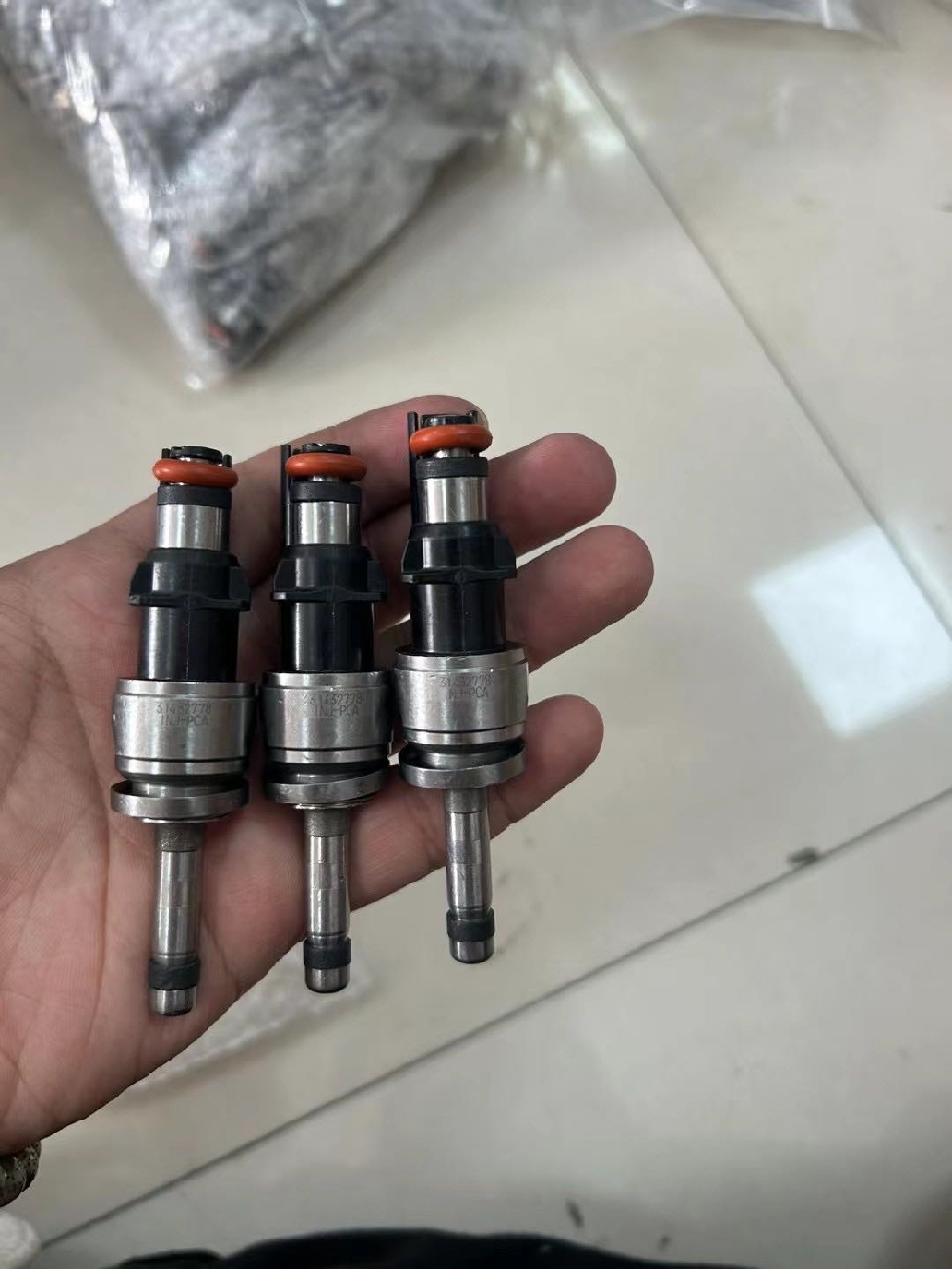 Volvo gasoline engine fuel injectorAdapt to the XC60S90XC90XC40 model，Brand new