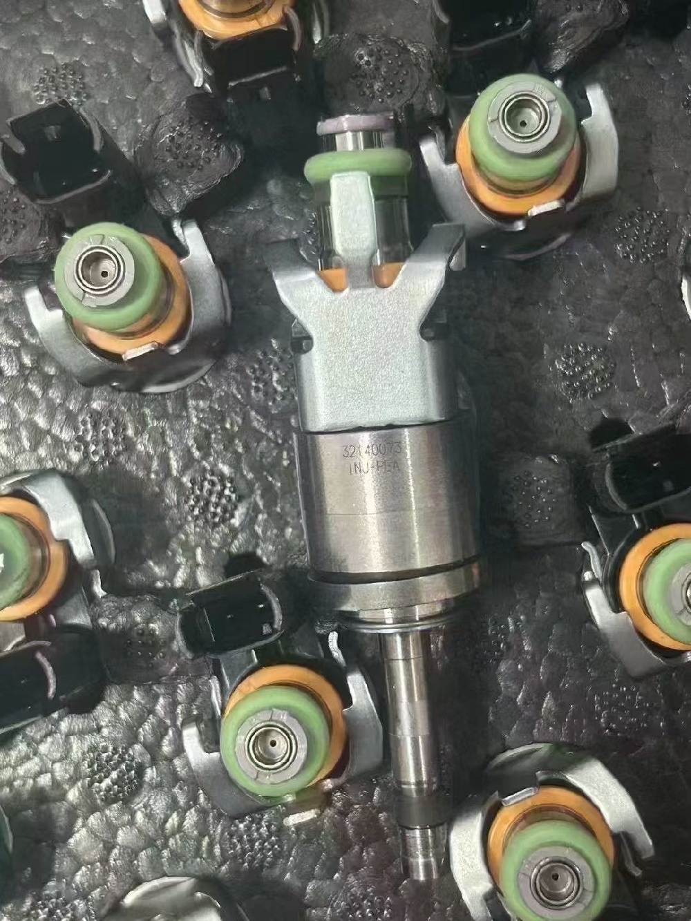 Volvo gasoline engine fuel injectorAdapt to the XC60S90XC90XC40 model，Brand new