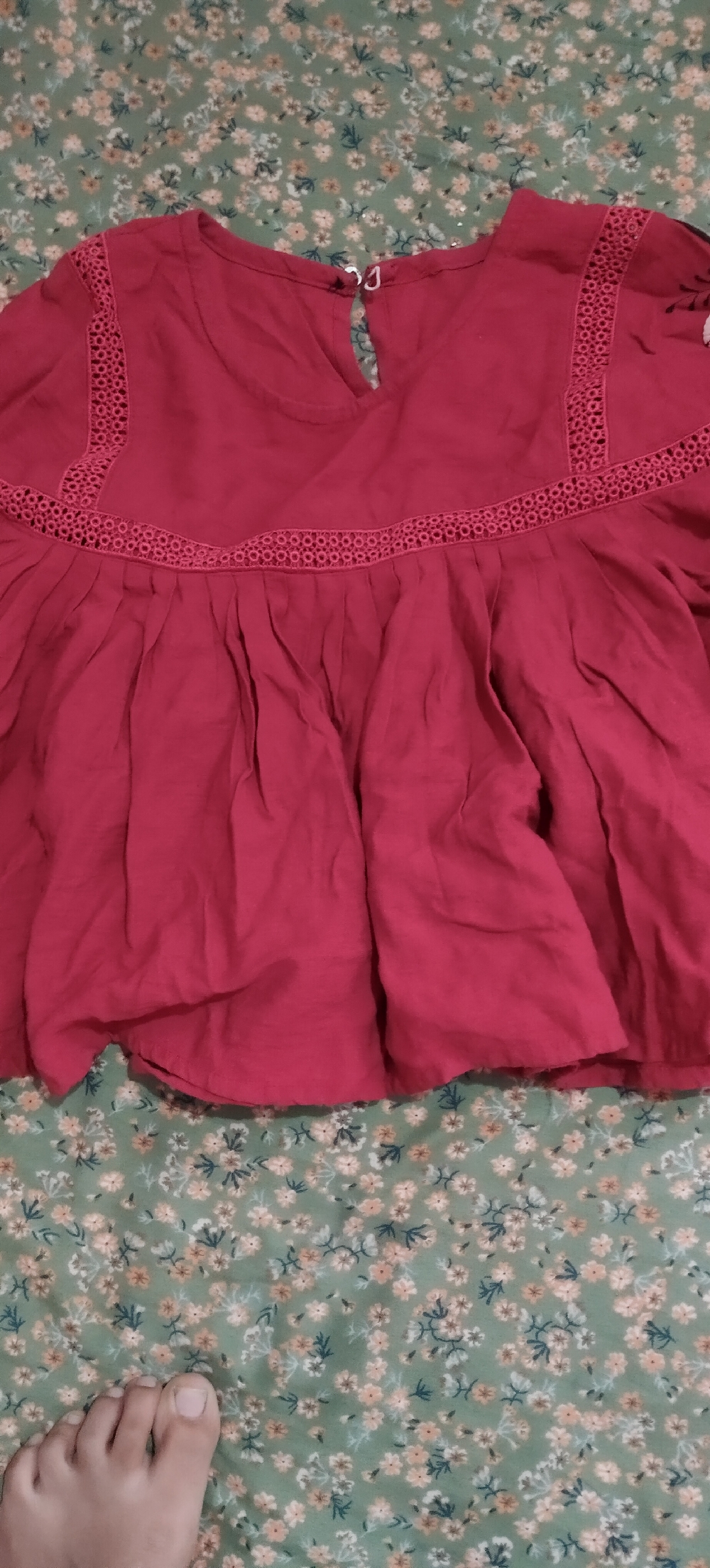 Classic poncho top.material quality is excellent with no flows. Size:bust30,