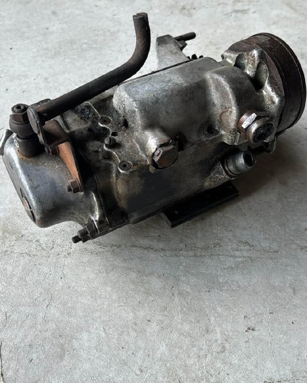 Old 4 speed Harley transmission Has the “mid” length mainshaft