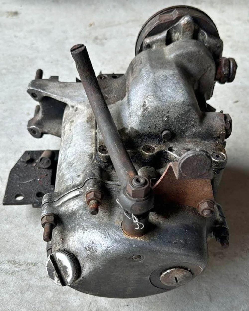 Old 4 speed Harley transmission Has the “mid” length mainshaft