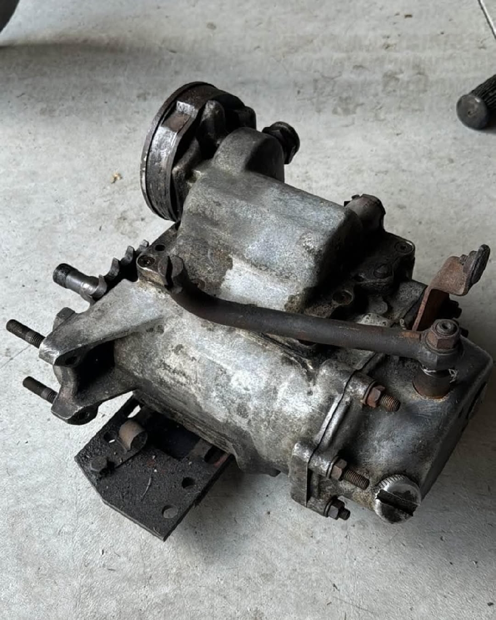 Old 4 speed Harley transmission Has the “mid” length mainshaft