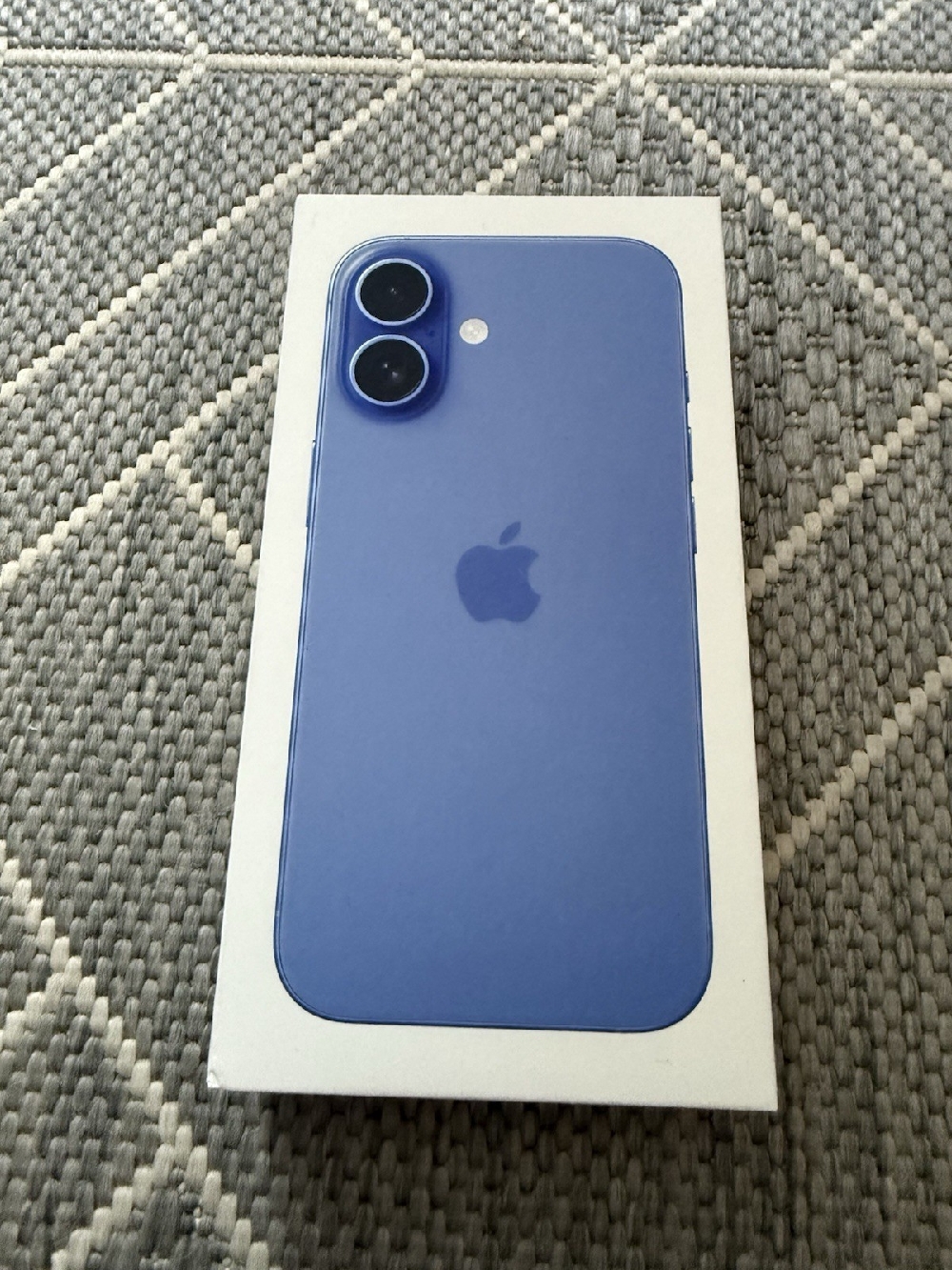 iPhone 16 in Blau zu einem sehr guten Preis und