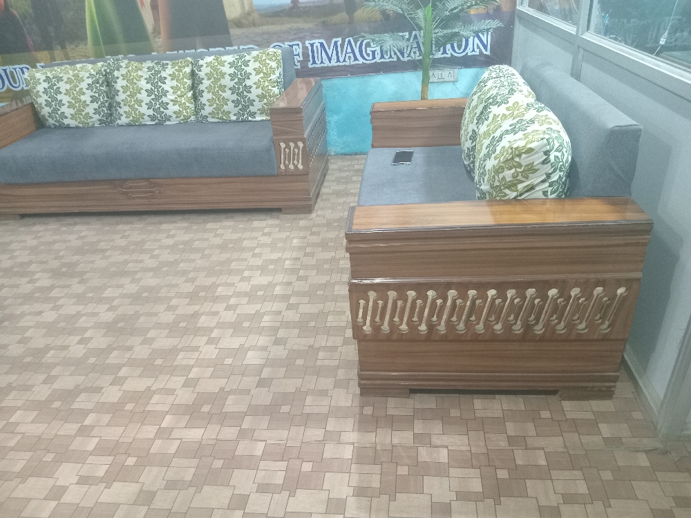 Urgently Sell Heavy Wood 5 Seater Sofa Set in very